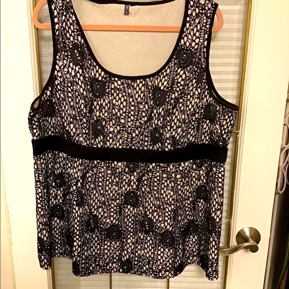 Beautiful laced dressy evening top. Plus size 2. - Picture 1 of 5